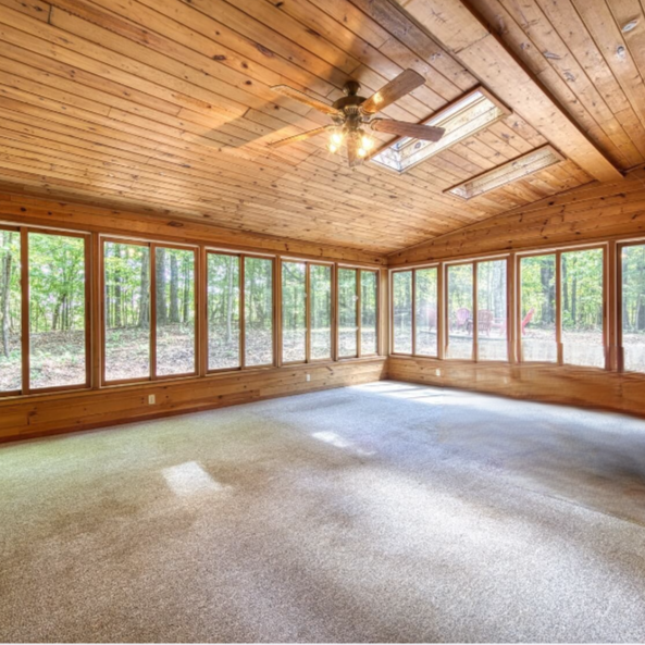 AirBnb Knoxville Cabin Sunroom